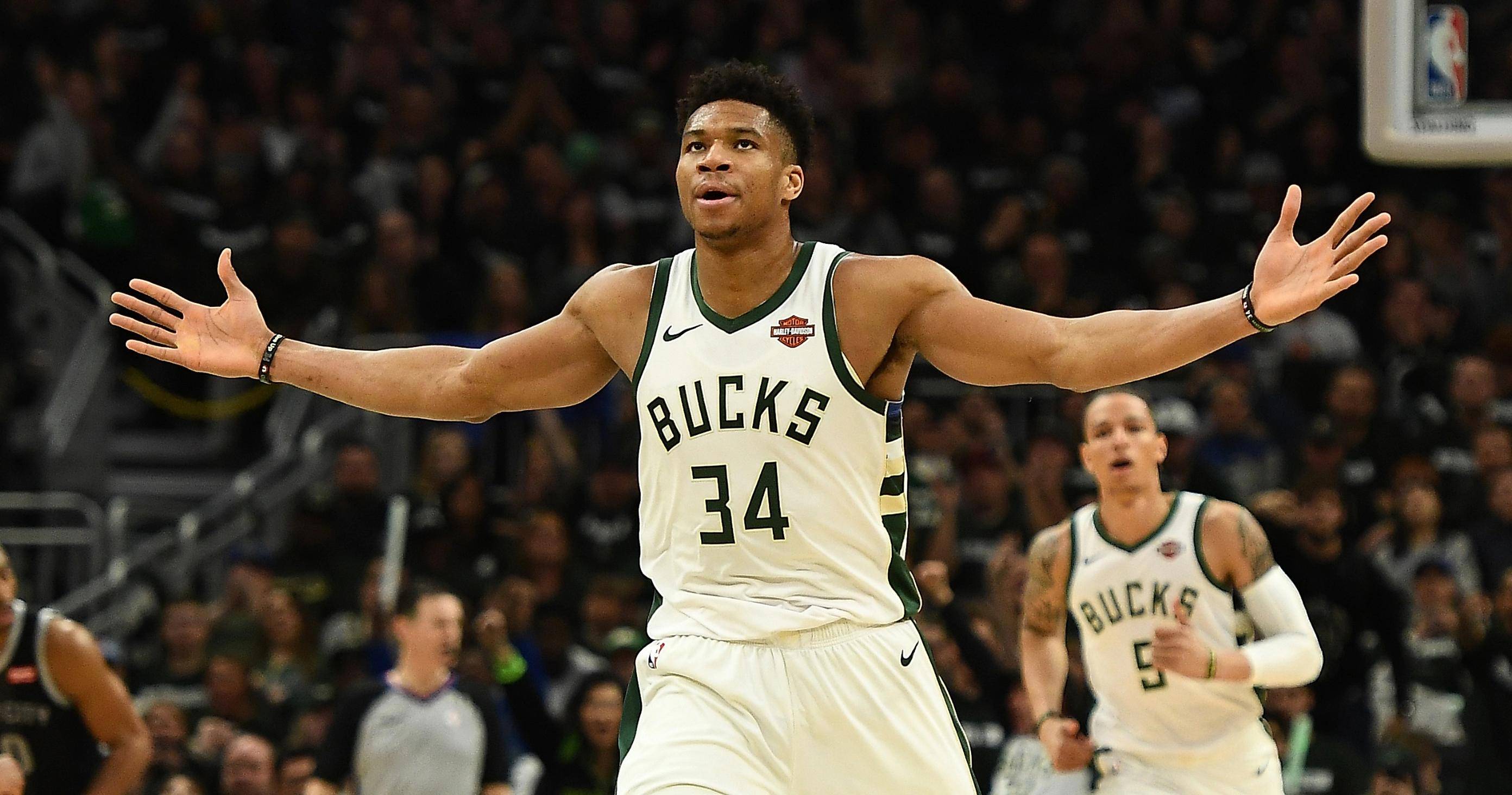 转折点里尔止住颓势，NBA季后赛关键时刻攻防权衡，球迷炸锅，赛程密集仍需轮换的简单介绍