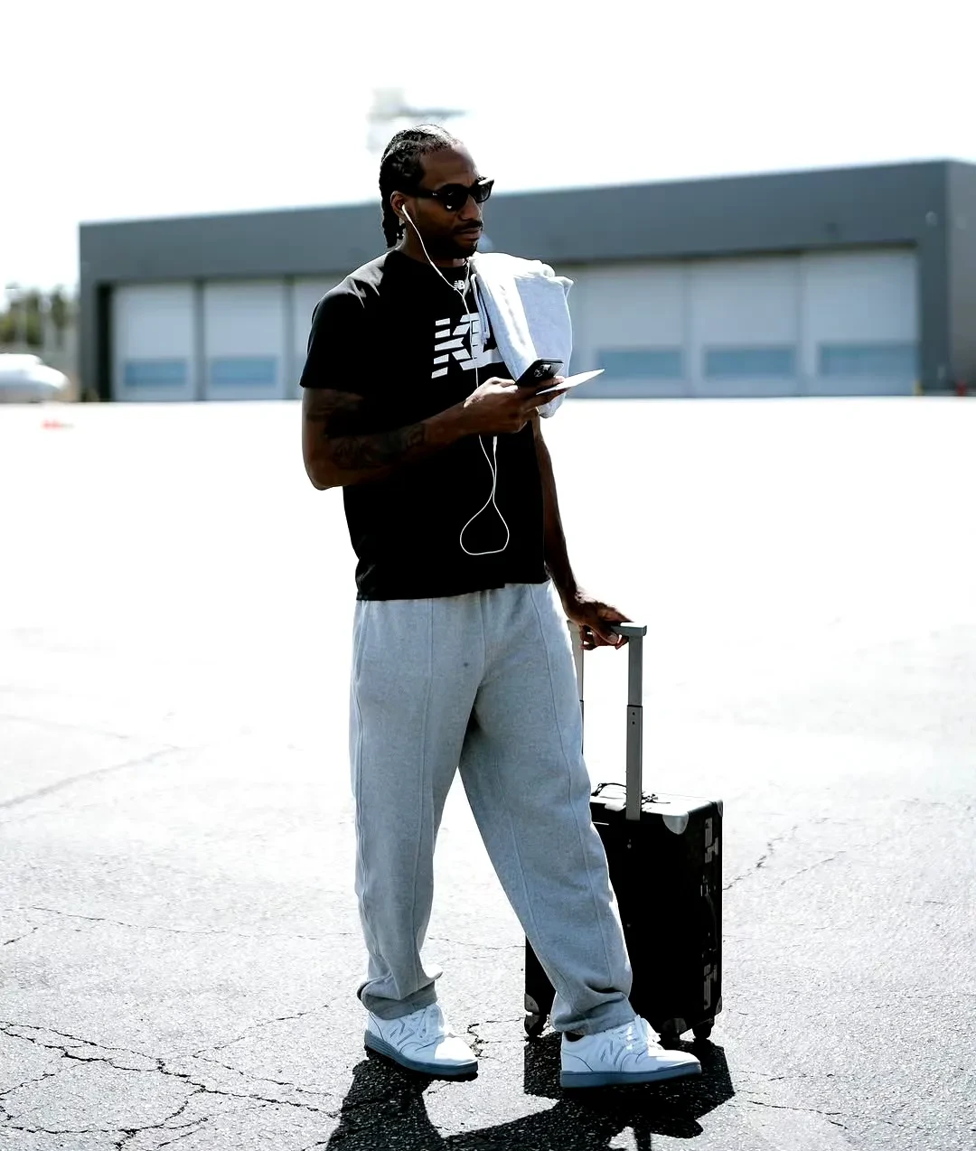 包含洛杉矶快船发布备战花絮，转会期手感冰凉，西甲任务艰巨，纪律约束更严格的词条