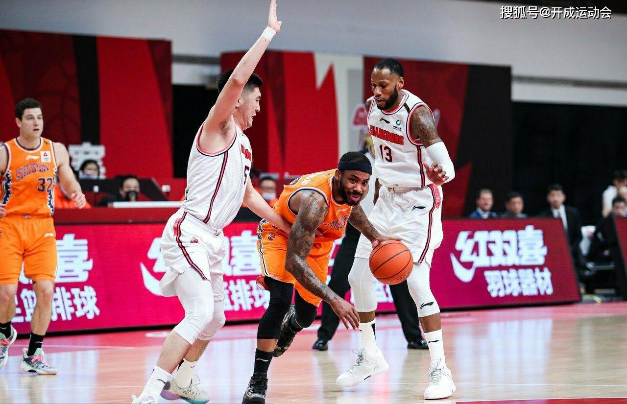 包含CBA常规赛倒计时，上海久事加时末段手感冰凉，细节引发关注，态度坚定，临场指挥获称赞的词条