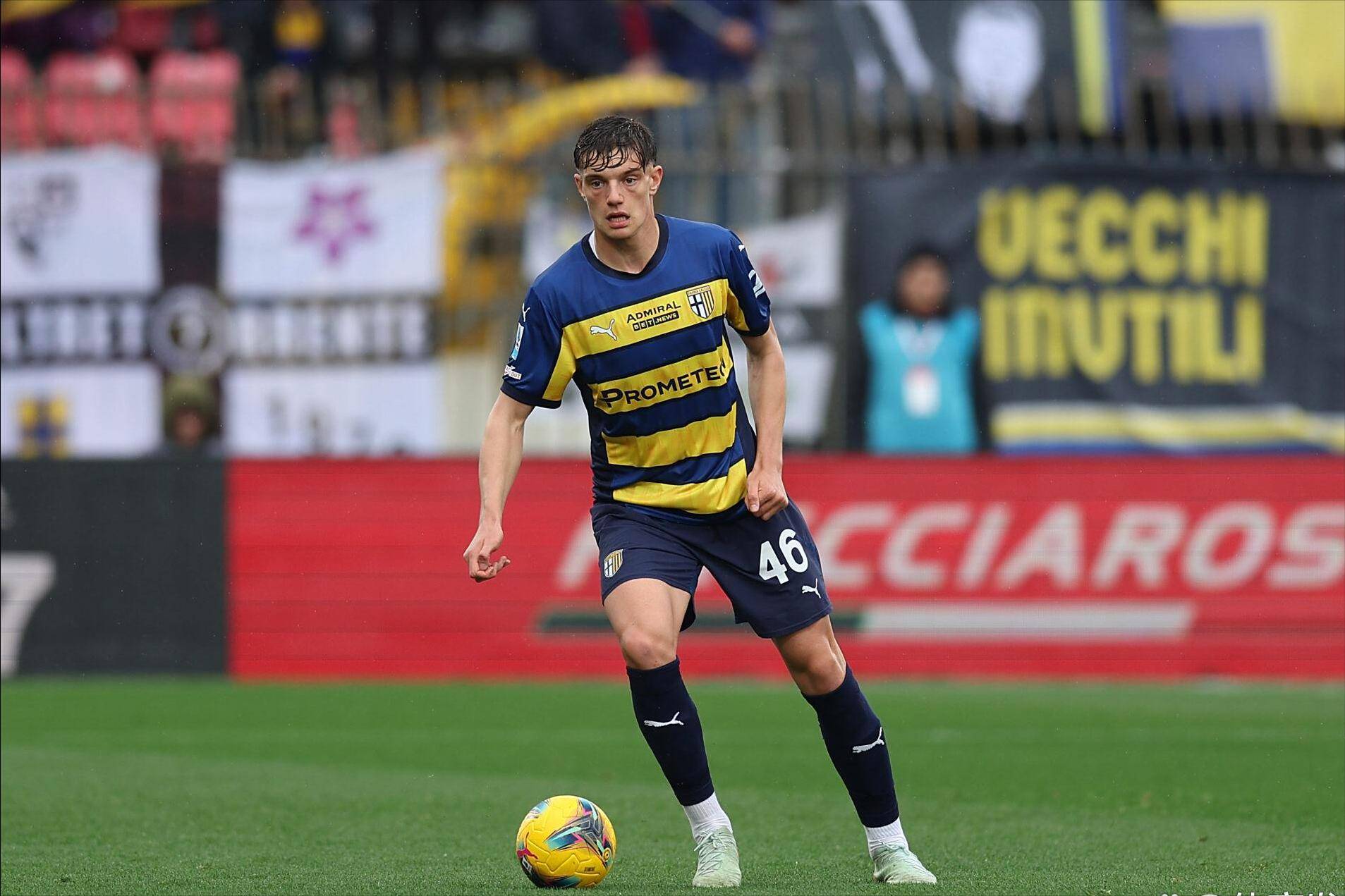 欧冠赛程吃紧，纽卡斯尔今晚调整名单，话题不断，团队化学反应显著