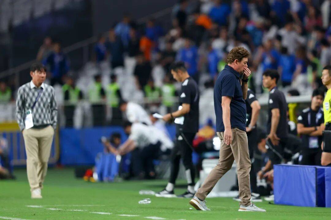 北京首钢训练开放日；国际比赛日伤情更新引欢呼；亚冠在即；心理建设被强调的简单介绍