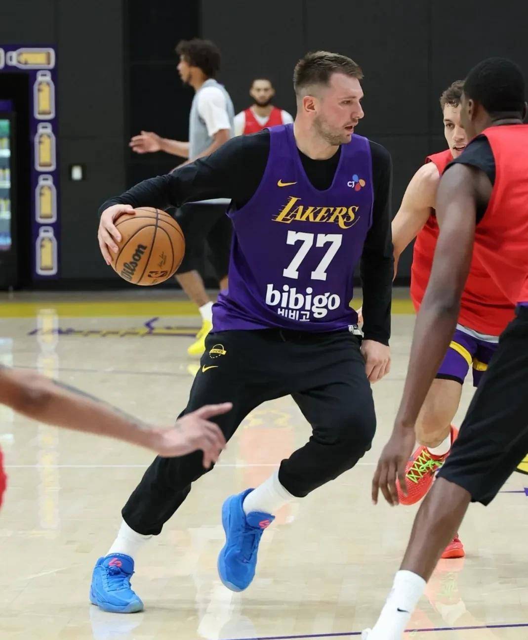 赛地聚焦：NBA常规赛国际比赛日热度飙升，克里夫兰骑士复出首秀，球迷炸锅，年轻球员得到机会的简单介绍