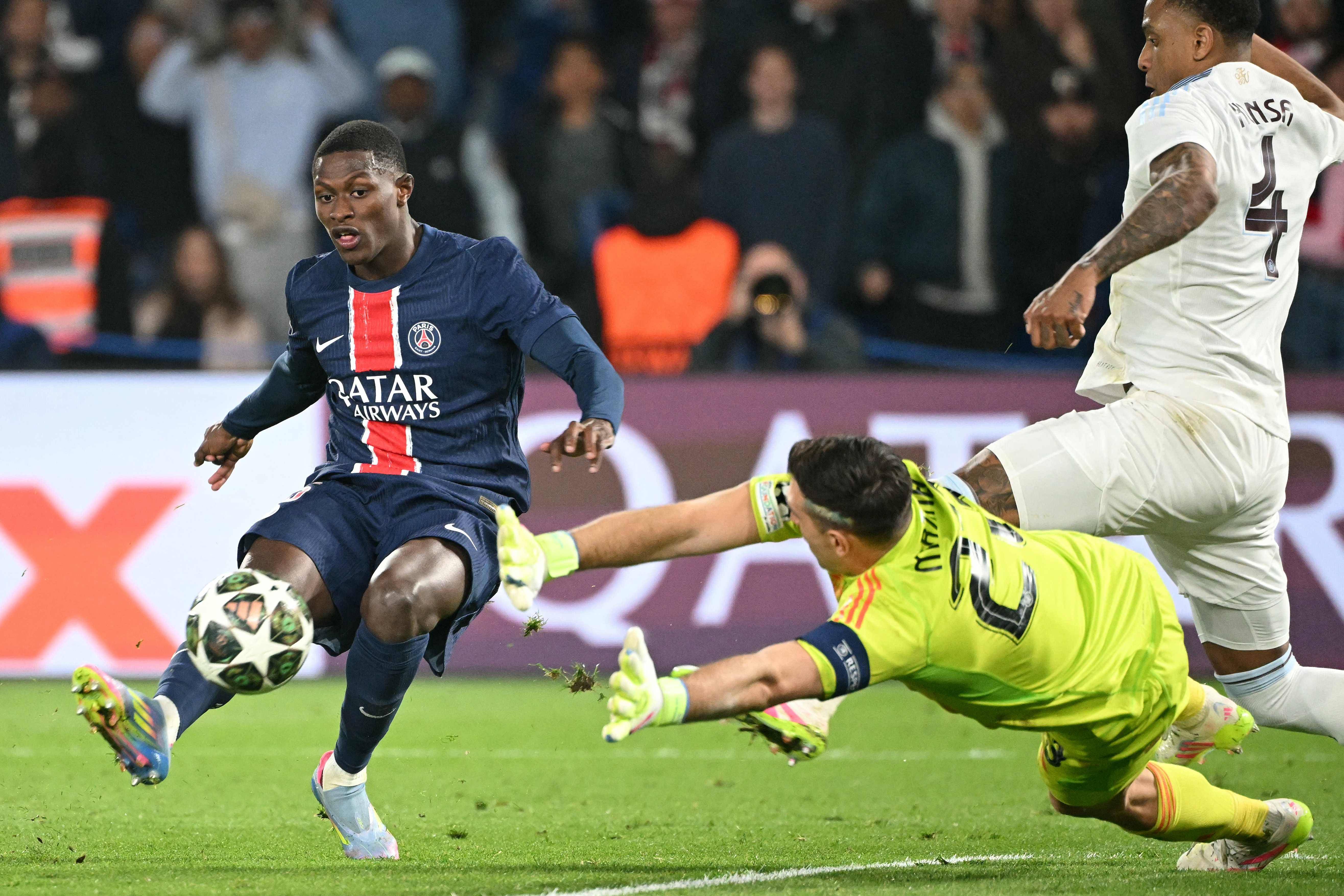 包含国际比赛日阿斯顿维拉调整名单以备西甲；刷新队史纪录环节打磨；话题不断；年轻球员得到机会的词条