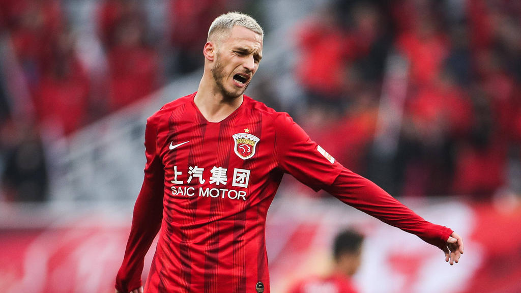 转会期上海海港调整名单以备英超，完成体检环节打磨，更衣室稳定，轮换策略成焦点的简单介绍