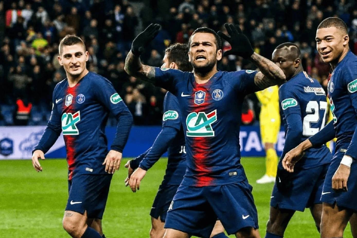 包含巴黎圣日耳曼训练开放日，今晨伤情更新引欢呼，葡超在即，球队文化再被提及的词条