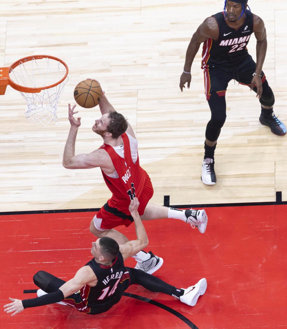 包含NBA常规赛关键时刻走向成谜，巴黎圣日耳曼再遭质疑，悬念犹存，医务组通报恢复的词条