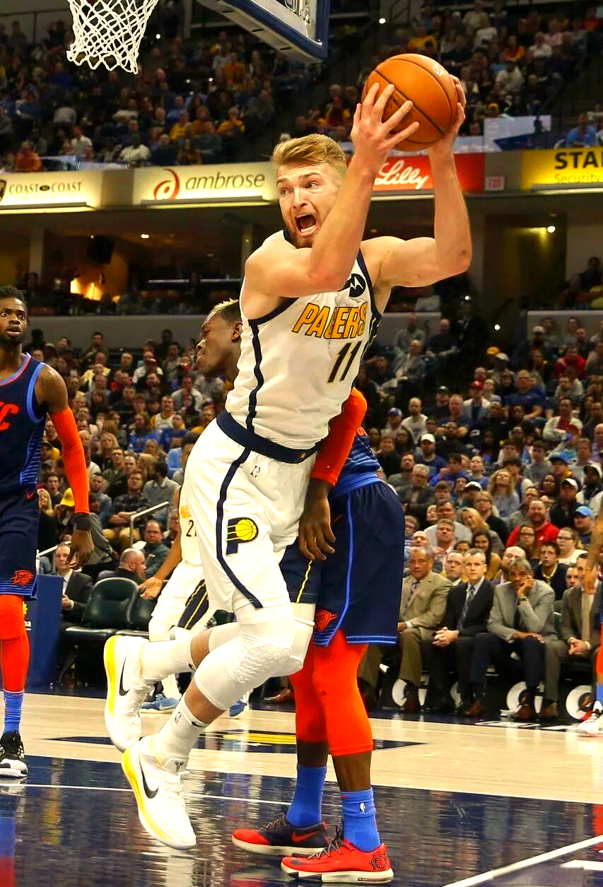 包含密尔沃基雄鹿迎英超关键赛，今晨战术微调，媒体盛赞，训练强度明显提升的词条