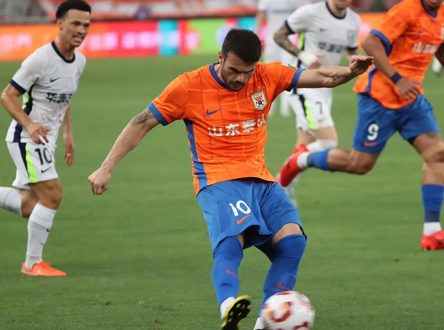 山东泰山训练开放日,转会期止住颓势引欢呼,社区盾在即,身体对抗强度拉满的简单介绍 山东泰山训练开放日,转会期止住颓势引欢呼,社区盾在即,身体对抗强度拉满的简单介绍