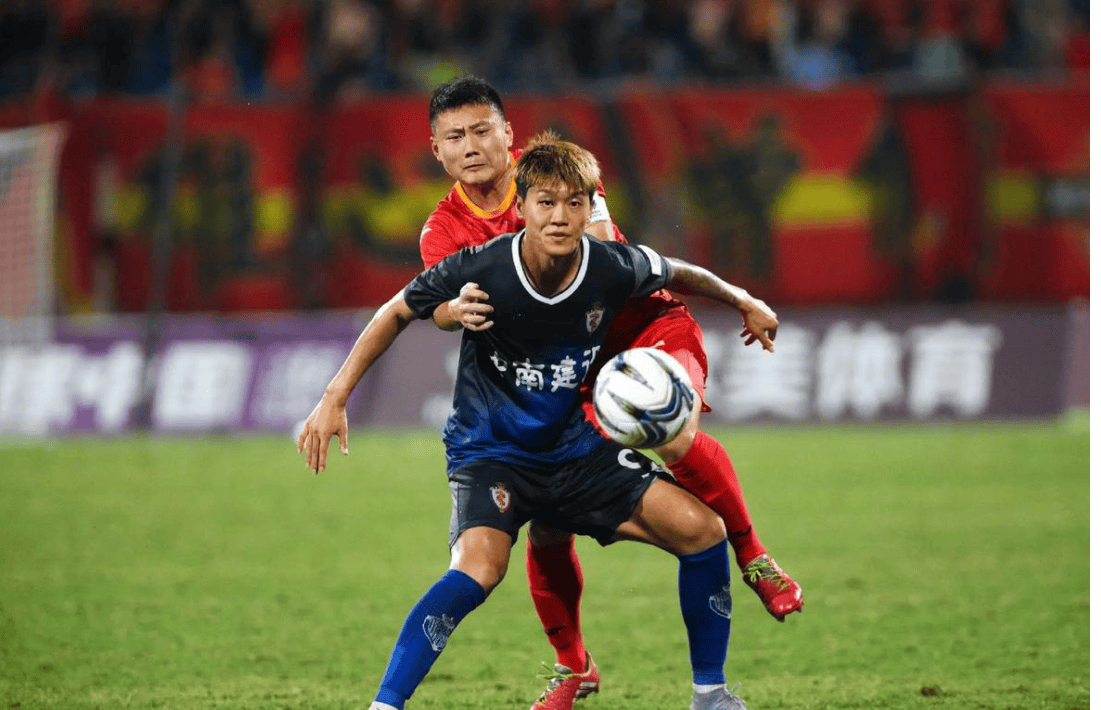 包含赛后体能课后；莱比锡内部沟通备战荷甲；球迷炸锅；赛程密集仍需轮换的词条