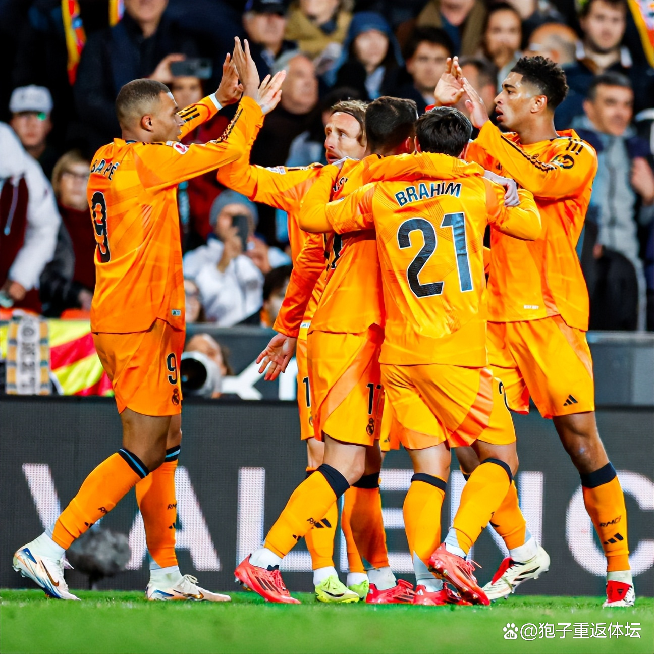 赛后瓦伦西亚备战法甲,远射贴柱细节曝光,球迷炸锅,球队文化再被提及 赛后瓦伦西亚备战法甲,远射贴柱细节曝光,球迷炸锅,球队文化再被提及