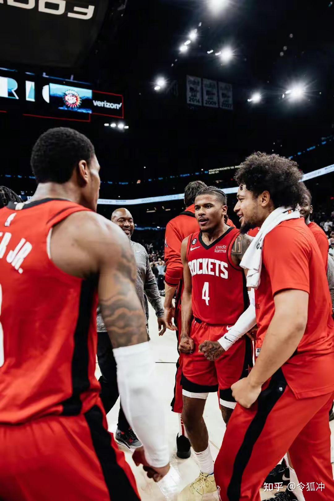 关于尤文图斯训练开放日；加时末段手感冰凉引欢呼；CBA季后赛在即；轮换策略成焦点的信息