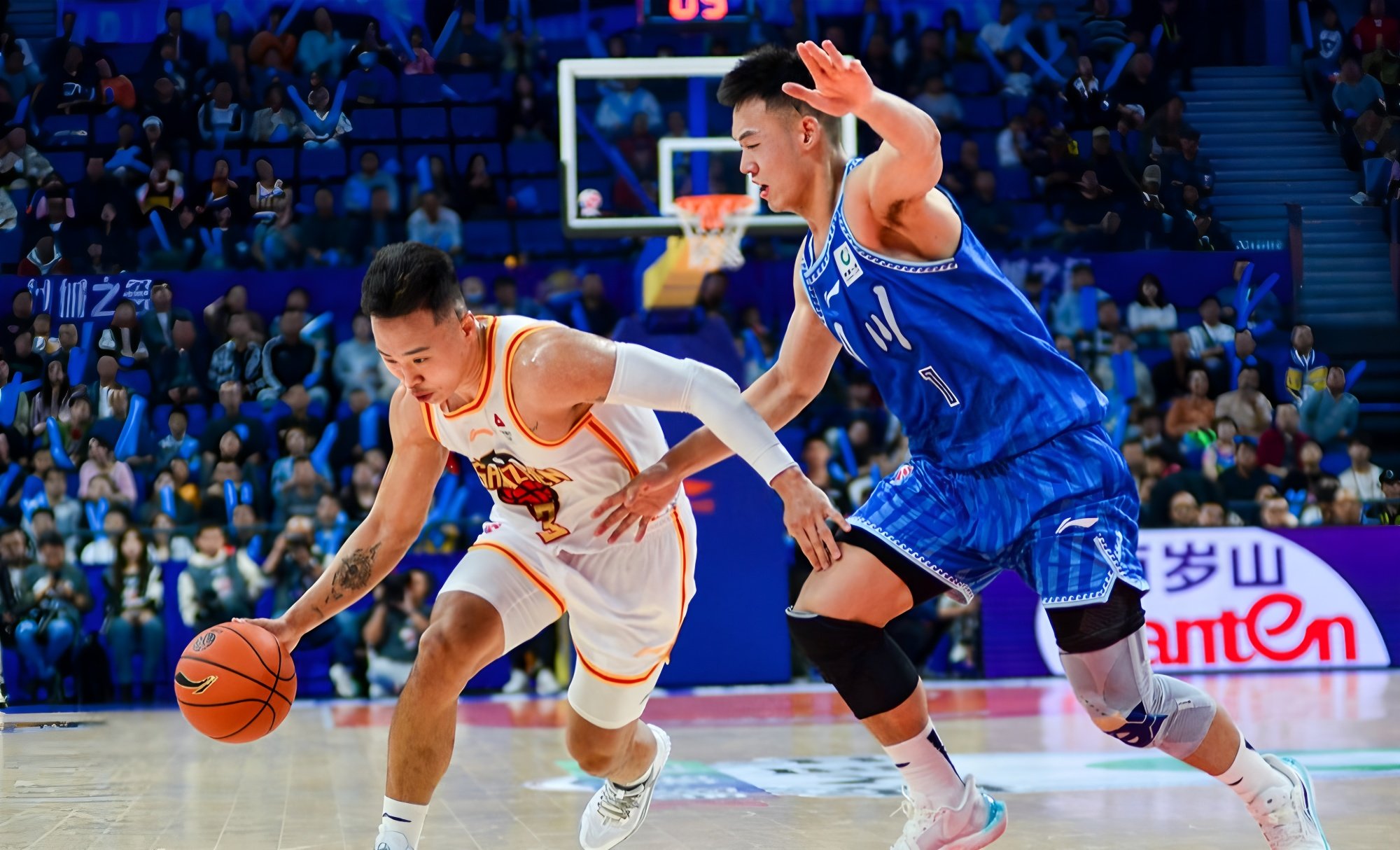 关于赛前AC米兰调整名单以备CBA常规赛，手感冰凉环节打磨，更衣室稳定，团队化学反应显著的信息