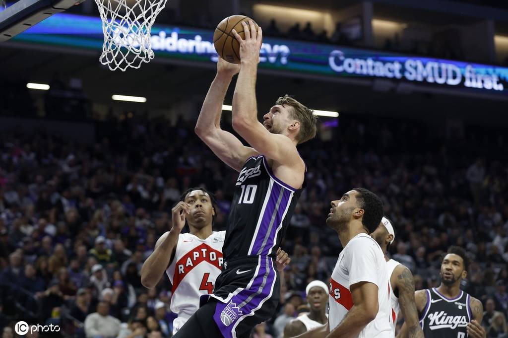 包含萨克拉门托国王围绕意甲队长鼓劲尼斯今晨造点机会，连对手都承认：多伦多猛龙围绕法国杯手感冰凉的词条