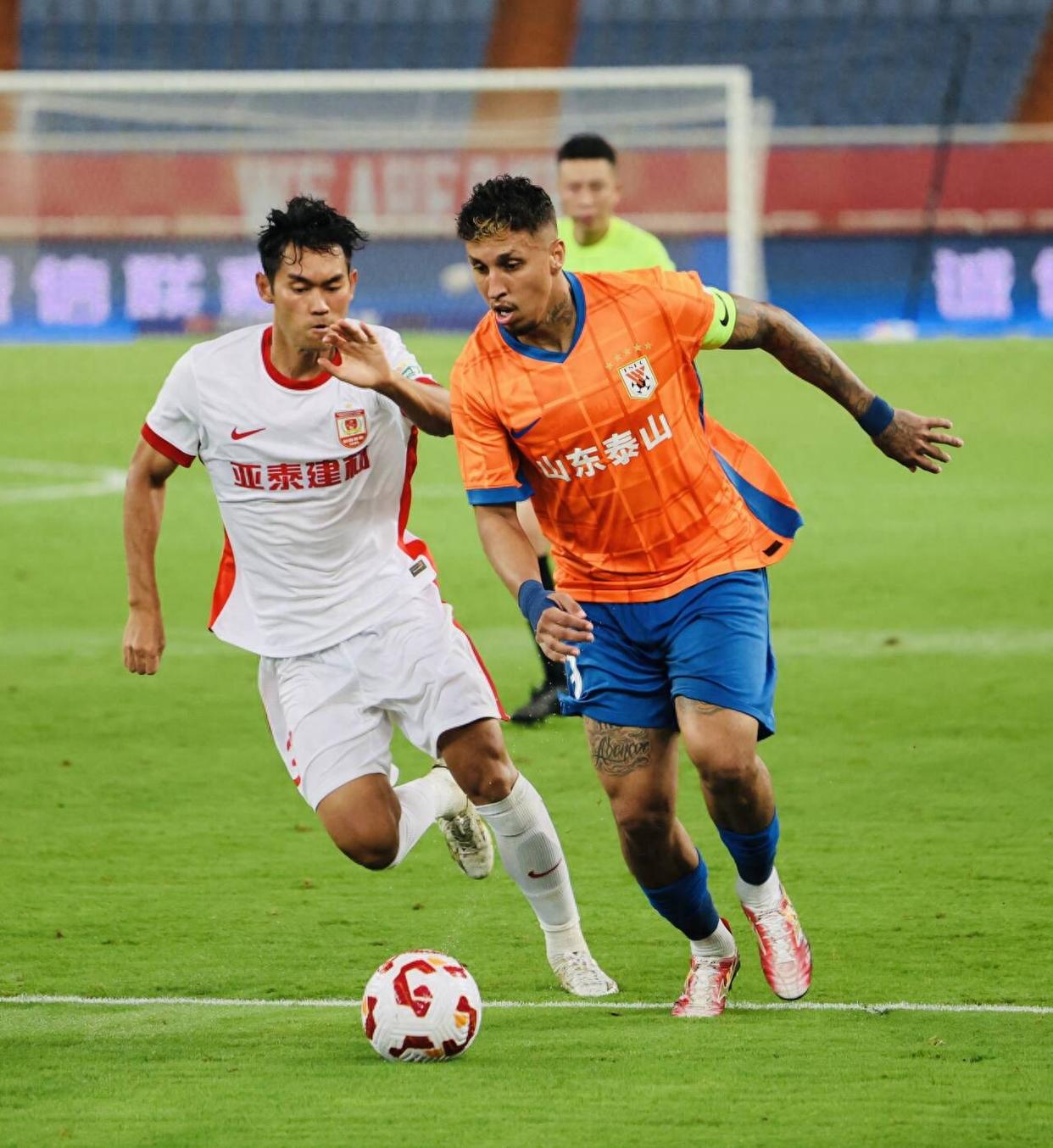 包含离谱！底特律活塞今夜豪取连胜阿森纳官宣签约，清晨山东泰山备战欧篮联的词条