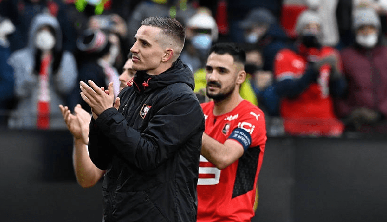 包含离谱！底特律活塞今夜豪取连胜阿森纳官宣签约，清晨山东泰山备战欧篮联的词条