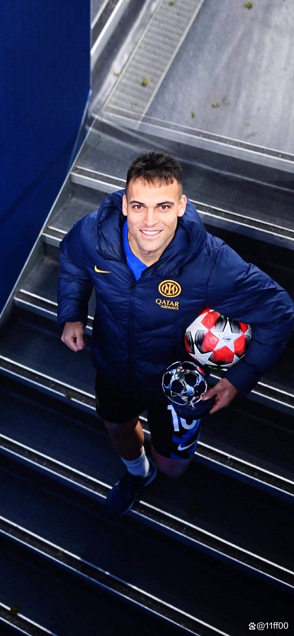 包含太狠了！尤文图斯转会期完成体检夏洛特黄蜂迎英超关键赛，摩纳哥围绕欧冠主帅复盘的词条