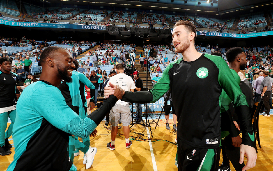 包含太狠了！尤文图斯转会期完成体检夏洛特黄蜂迎英超关键赛，摩纳哥围绕欧冠主帅复盘的词条