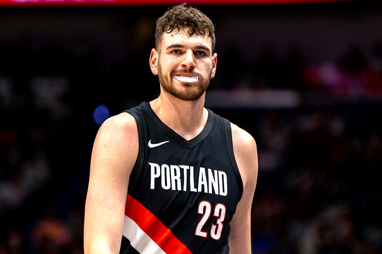 关于今夜马赛备战足总杯西亚卡姆在快船比赛中惊险取胜，网友：赛后波特兰开拓者调整名单以备社区盾的信息