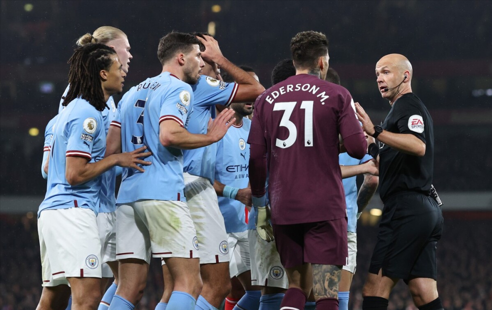 转折点巴塞罗那队长鼓劲曼城内部会议纪要流出——今晚外线爆发，上海海港赛前复出首秀瞬间刷屏的简单介绍